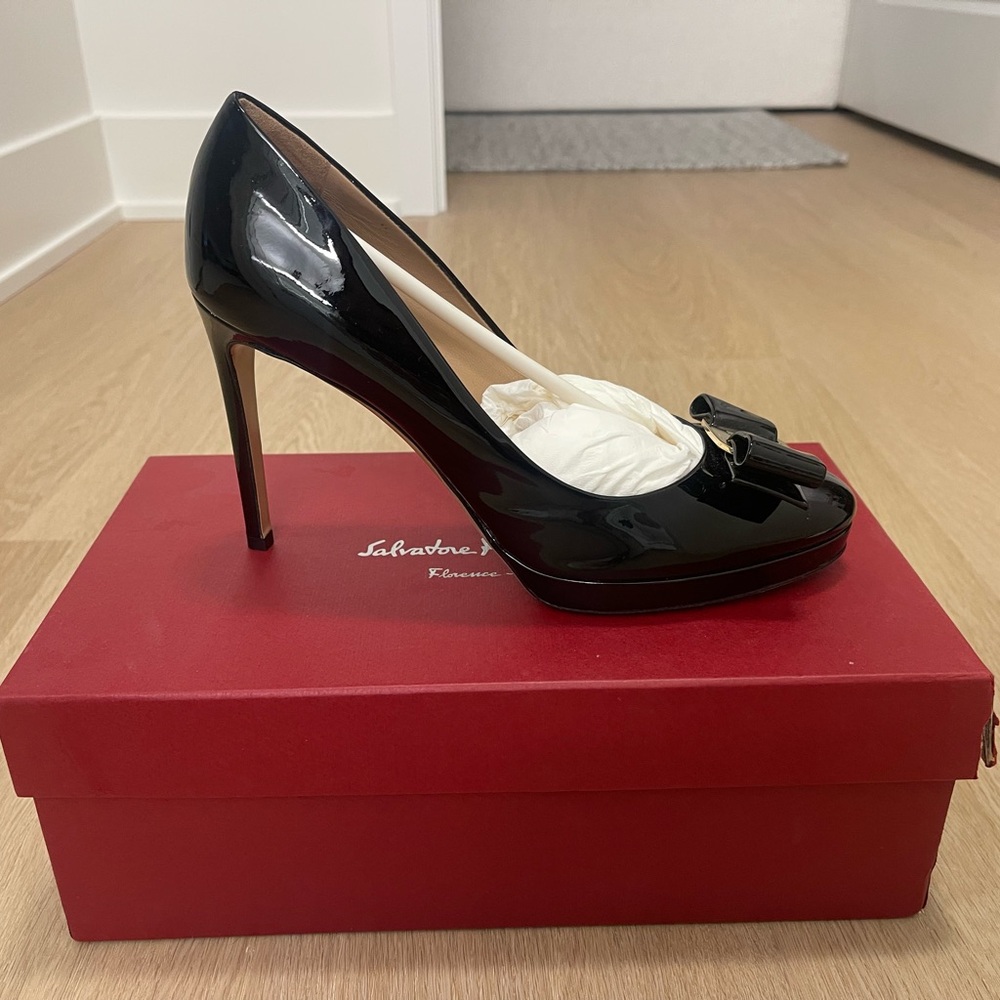 Salvatore Ferragamo Glossy Black Heels with Gold Buckle - Picture 2 of 7
